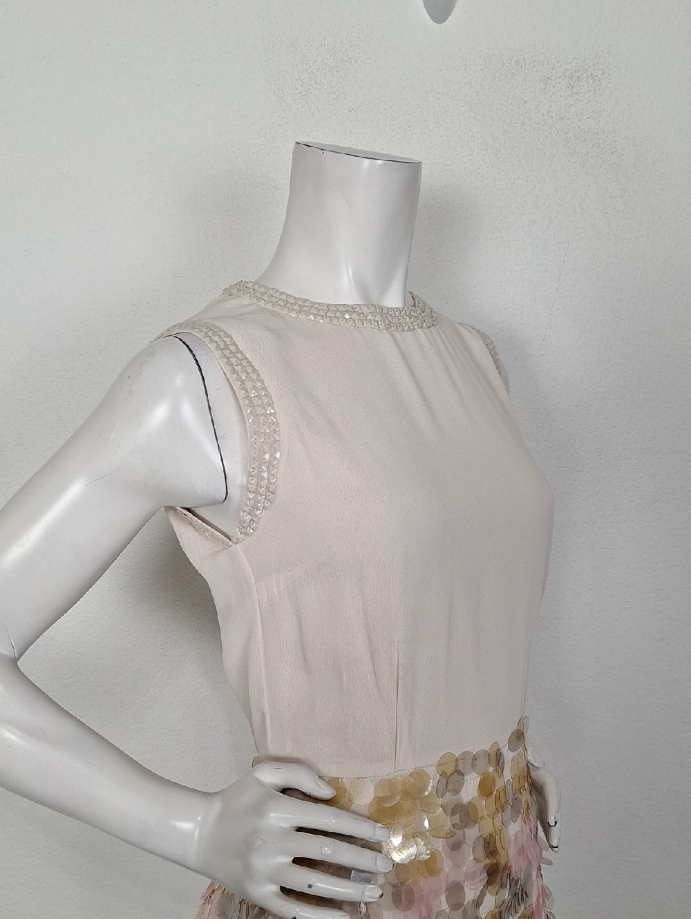 French Connection “NEW” Ivory Iridescent Sequin Retro Crepe Mini Dress Size 6 - Picture 3 of 12